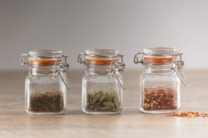 Set 6 Borcane pentru Condimente Kilner, 70 ml, Cu Capac din Inox, Suport din Lemn - Img 5
