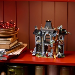 Set Constructie LEGO Icons Primaria Spooky 11383, 1420 Piese, Decoratiune - Img 3