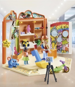 Set de Joaca PLAYMOBIL MyLife 71536 - Magazin de Jucarii cu Zona de Gaming si Fotowall - Img 3