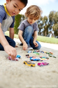 Set Hot Wheels cu 8 Masini si Camioane 164, Inclus 1 Vehicul Exclusiv, HPV78 - Img 5