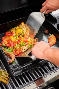 Spatula pentru gratar ROSLE Plancha, din otel inoxidabil, 37 cm, cu maner confortabil - Img 3