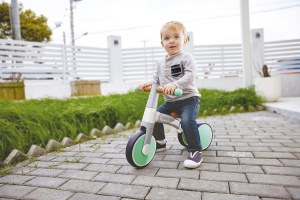 Tricicleta Hape Balance ajustabila aluminiu usor gri-menta pentru copii 12 luni - Img 4