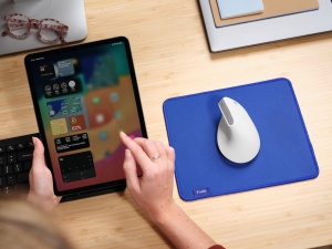 Trust Bayo+ Mouse Vertical Reincarcabil Bluetooth + RF 2.4GHz, Prevenirea Bratului Mouse-ului/Cotului de Tenis (Sindromul RSI), 50% Plastic Reciclat, Mouse Ergonomic Wireless PC, Laptop, Mac - Alb - Img 8
