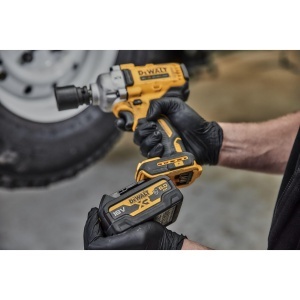 Aparat de gaurit cu percutie DEWALT DCF891N, 18V, 813 Nm, compact - Img 4