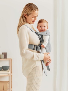 BabyBjorn Marsupiu Mini, 3D-Jersey, Gri Deschis - Img 2