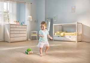 Broasca Hape Fridolin von Hape | Broasca din lemn Fly Eating Pull-Along Jucarie pentru copii mici, culori stralucitoare - Img 4