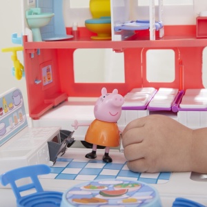 Camioneta de vacanta Peppa Pig cu 4 figurine si accesorii interactive - Img 8