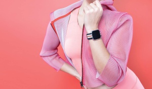 Ceas inteligent Fitbit Versa Lite cu bratari hibrid din poliester si fluorelastomer, culori vibrante - Img 4