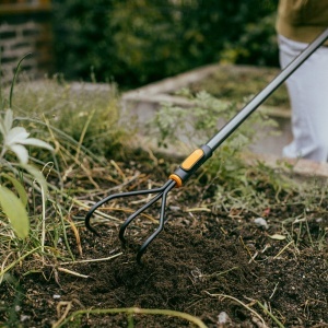 Cultivator Fiskars OneClick 1080684 19 cm Carbon NegruPortocaliu - Img 5