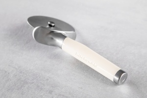 Cutter de Pizza KitchenAid cu Lama din Otel Inoxidabil, Culoare Almond Creme - Img 5