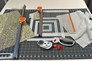 Cutter rotativ Fiskars 45 mm cu rigla 15 x 60 cm, ideal pentru tesaturi si hartie - Img 8