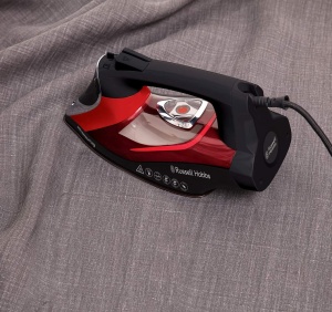 Fier de calcat cu abur Russell Hobbs [opt. Temperatura pentru toate tesaturile] One-Perfect-Temperature (2600W, 210 g/min jet de abur suplimentar, talpa de turmalina ceramica, autocuratare, anti-calcar) Fier de calcat 25090-56 - Img 8