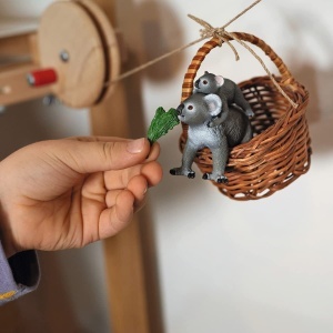 Figurina Koala Mama cu Pui Schleich WILD Life, 3 Piese, Design Detaliat - Img 2