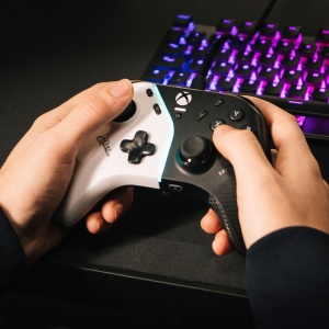 Gamepad Thrustmaster HEART - Controller XBOXPC cu tehnologie Hall-Effekt, RGB personalizabil - Img 5