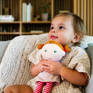 HABA Cuddly Doll Roya - Papusa moale de carpa 25 cm ideala pentru bebelusi si copii mici - lavabila la 30 degC de la 6 luni - 1303730001 - Img 8