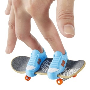 Hot Wheels Skate Fingerboard HGT46 Design Tony Hawk Cu Pantofi Detasabili - Img 4