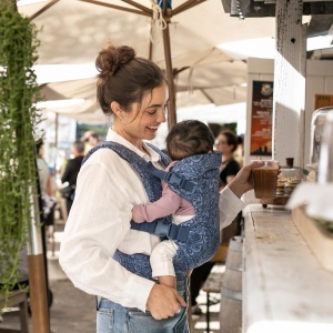 Infantino Flip Advanced 4-in-1 Babytrage Florales Marineblau Ergonomica pentru transport frontal si spate - Img 9