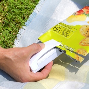 InnovaGoods Aparat Electric de Sigilat Pungi cu Magnet pentru Frigider Compact si Portabil AlbNegru - Img 6