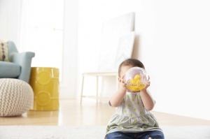 Jucarie pentru baie Fisher-Price Entchenball, 3 luni, cu confetti, galben - Img 5