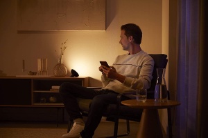 Lampa de masa LED Philips Hue Bloom, 500 lm, 16 milioane culori, negru - Img 9