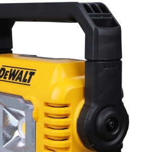 Lampa de santier cu acumulator LED Dewalt DCL077 (intensitate luminoasa foarte mare de pana la 2.000 de lumeni, maner robust cu mai multe pozitii, IP54, cu suport pentru trepied de 1/4" si 5/8", livrat fara baterie si incarcator) - Img 12