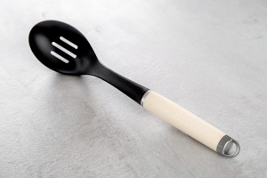 Lingura perforata KitchenAid Nylon Slotted Spoon Almond Cream rezistenta la caldura compatibila cu vase antiaderente - Img 6