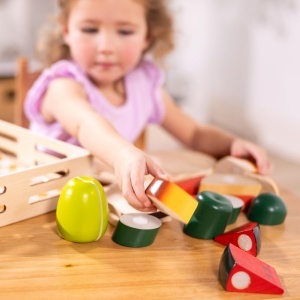 Melissa Doug Set Alimente din Lemn pentru Taiat 26 Piese Joc de Rol pentru Copii 3 - Img 8