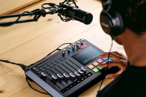 Mixer audio Tascam Mixcast 4 cu 4 intrari microfon, USB si efecte - Img 7