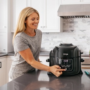 Ninja OP300EU Foodi Multicooker Oala sub presiune si friteuza cu aer Tender-Crisp Technology Multi-Cooker 1460 otel inoxidabil 6 litri negru si gri - Img 4