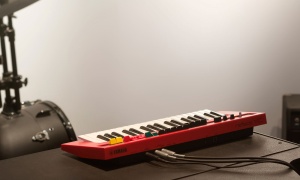 Orga virtuala YAMAHA reface YC cu 37 taste, efecte integrate si portabilitate - Img 5