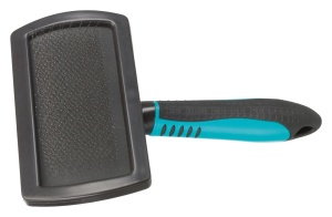 Perie moale pentru ingrijire TRIXIE - peri metalici moi - maner din plastic cauciucat - negru/albastru - 12 x 20 cm - 24133 - Img 2