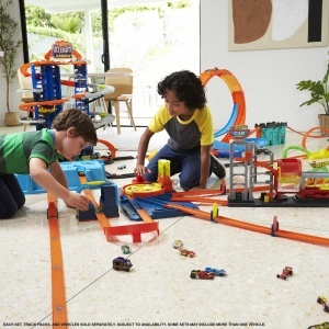 Pista de curse Hot Wheels HCB00 Riesen Looping 70 cm cu vehicul inclus - Img 2