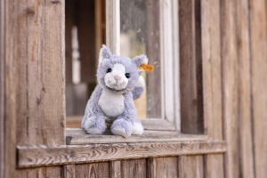 Plush Cat Steiff Cassie Katze 26 cm, Culoare Eisblau, Material Plus Moale - Img 3