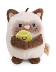 Plushie Pisica Siamese NICI Siamy 8cm cu Costum Verde si Minge de Tenis - Img 4