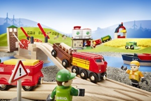 Pod mobil BRIO World 33757 cu manivela accesorii pentru trenulete din lemn recomandat de la 3 ani - Img 5