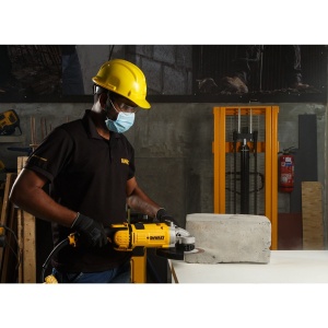 Polizor unghiular Dewalt de 230 mm DWE4579 2600 wati infasurare motor protejata cu epoxid protectie la suprasarcina pornire usoara maner auxiliar in t - Img 7