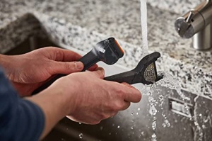 Presa de usturoi Fiskars Functional Form 1028361 Negru Ergonomica si Usor de Curatat - Img 16