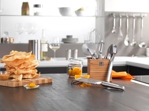 Presa de usturoi ZWILLING Pro 20 cm Inox Ergonomic - Img 5