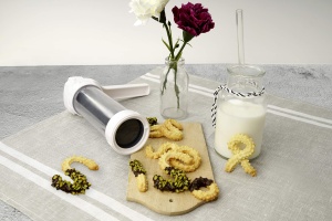 Presor de Biscuiti Dr. Oetker cu 16 Forme si 6 Tulle, Plastic, AlbGri - Img 7