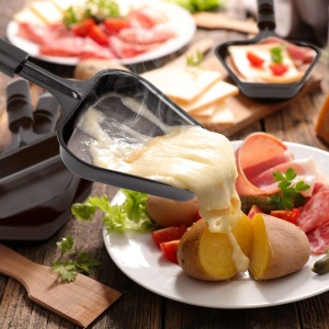 ProfiCook Combinatie de fondue de raclette pentru 8 persoane, set de gratar electric de masa 2 in 1 incl. Tigai de spatula Furculite Piatra naturala, de asemenea, fondue de branza si fondue de ciocolata, RG / FD 1245, 501245, otel inoxidabil - Img 4