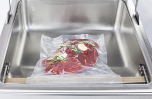 Pungi sigilate lateral CASO 25 x 35 cm, 90 mm, 100 bucati, exclusiv pentru aparate de etansare in vid cu camera, suprafata neteda, cusatura de sudura stabila, fara BPA, sous vide, Fabricat in Germania - Img 4