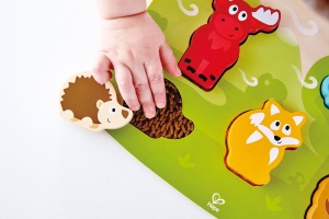 Puzzle interactiv Hape E1621 cu animale din padure si materiale tactile - Img 5