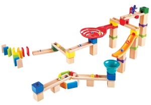 Rampa cu bile Hape - Set din lemn cu domino, 18 piese, pentru copii de la 3 ani - Img 2