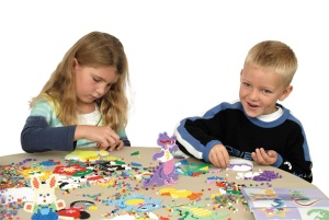 Set Creativ Hama cu 1500 Perle Stralucitoare, 3 Placi si Model - Img 6
