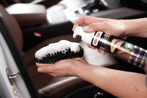 Set de ingrijire pentru piele SONAX PREMIUM CLASS, 3x250 ml, 2x curatator, crema, accesorii - Img 5