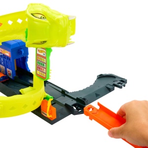 Set de joaca Hot Wheels cu serpentina, model JBM63, 2 moduri de joc, masinuta inclusa - Img 2