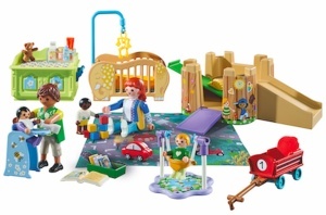 Set de Joaca PLAYMOBIL MyLife 71649 cu 5 Figurine, Teren de Joaca si Accesorii - Img 6