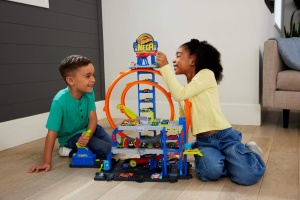 Set de pista Hot Wheels City Mega Park Garage, 3 nivele, capacitate 37 vehicule, cu masina si helicopter - Img 2
