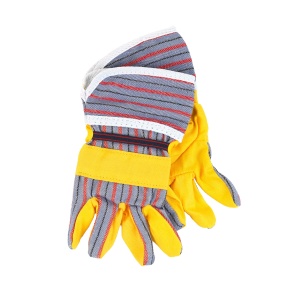 Set Jucarie Motoferastrau Bosch Theo Klein cu Accesorii, cu Sunet si Lumina, pentru Copii de la 3 Ani - Img 8