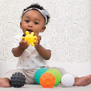 Set jucarii senzoriale Infantino Sensory Balls Blocks Buddies 20 piese texturi si culori diverse - Img 2